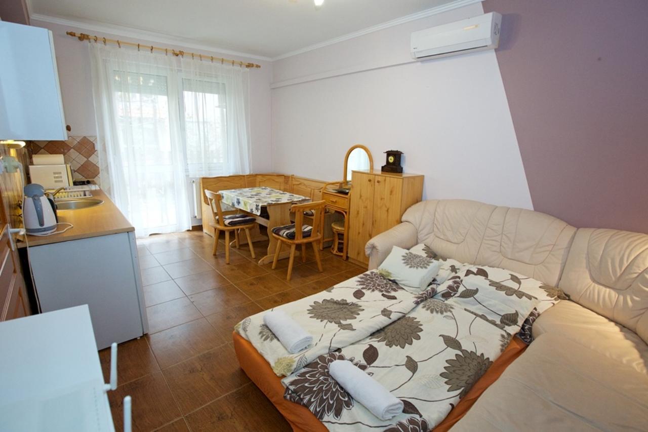 Zoli Apartmanok-Maya Koelcsey 34-36 Hajduszoboszlo Exterior photo
